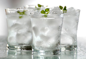 2011-07-01-16-50-31-2-drinking-cold-water-in-summer-is-another-tip-to-lo