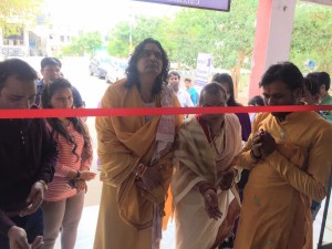 Transgender activist Pushpa Gidwani inaugurated Nakshatra Cafe at Chitrakoot Stadium on Friday (1)